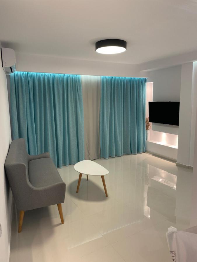 Haris White Apartment Roussospítion Exteriör bild