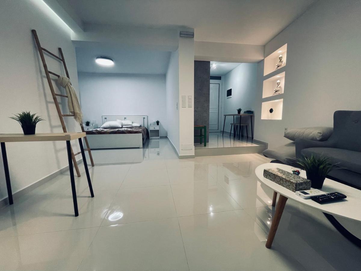 Haris White Apartment Roussospítion Exteriör bild